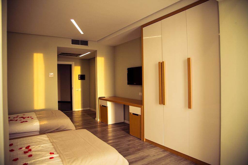 Hotel Bologna Vlore Ngoại thất bức ảnh